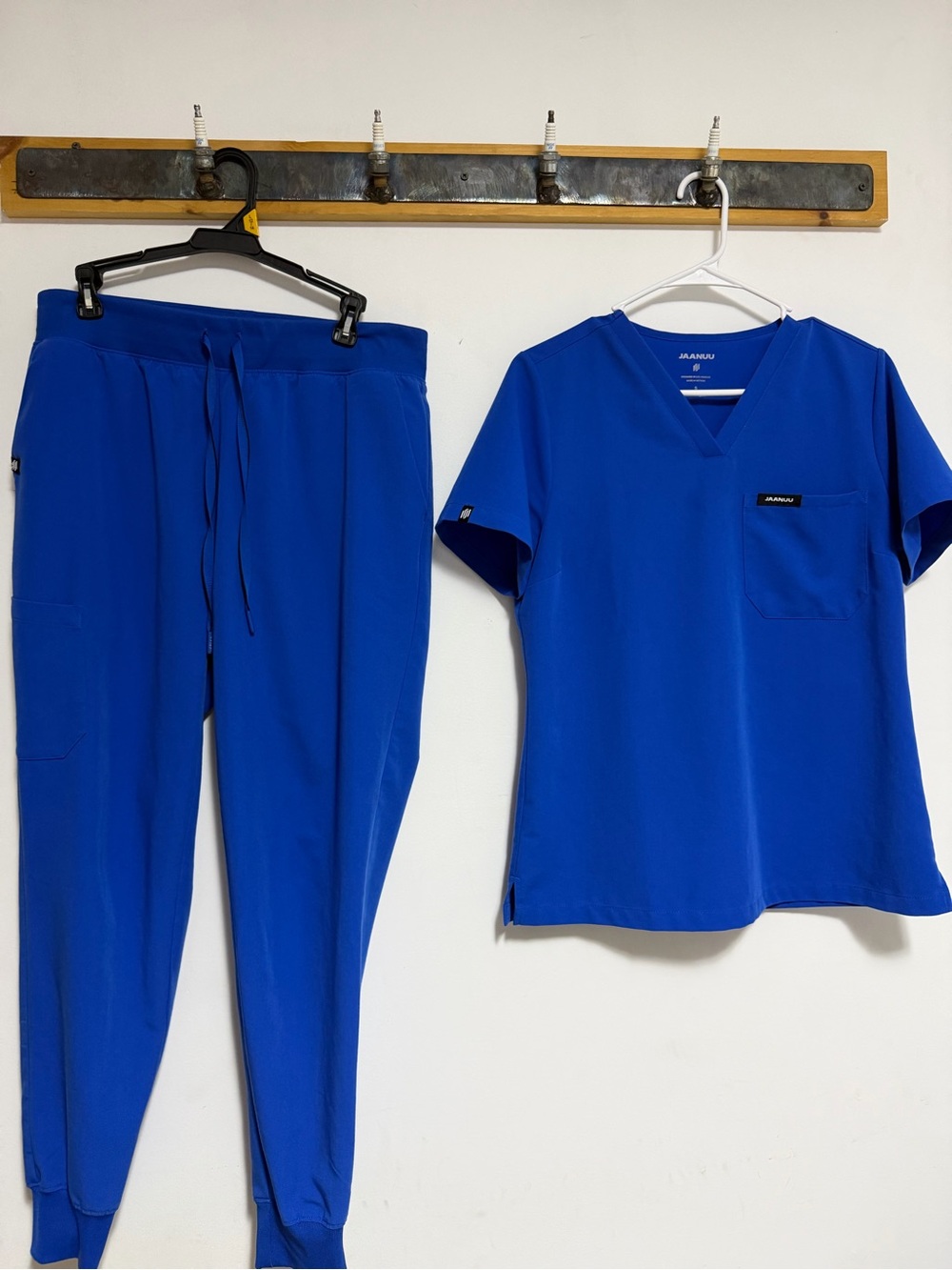 Jaanuu Scrub Set